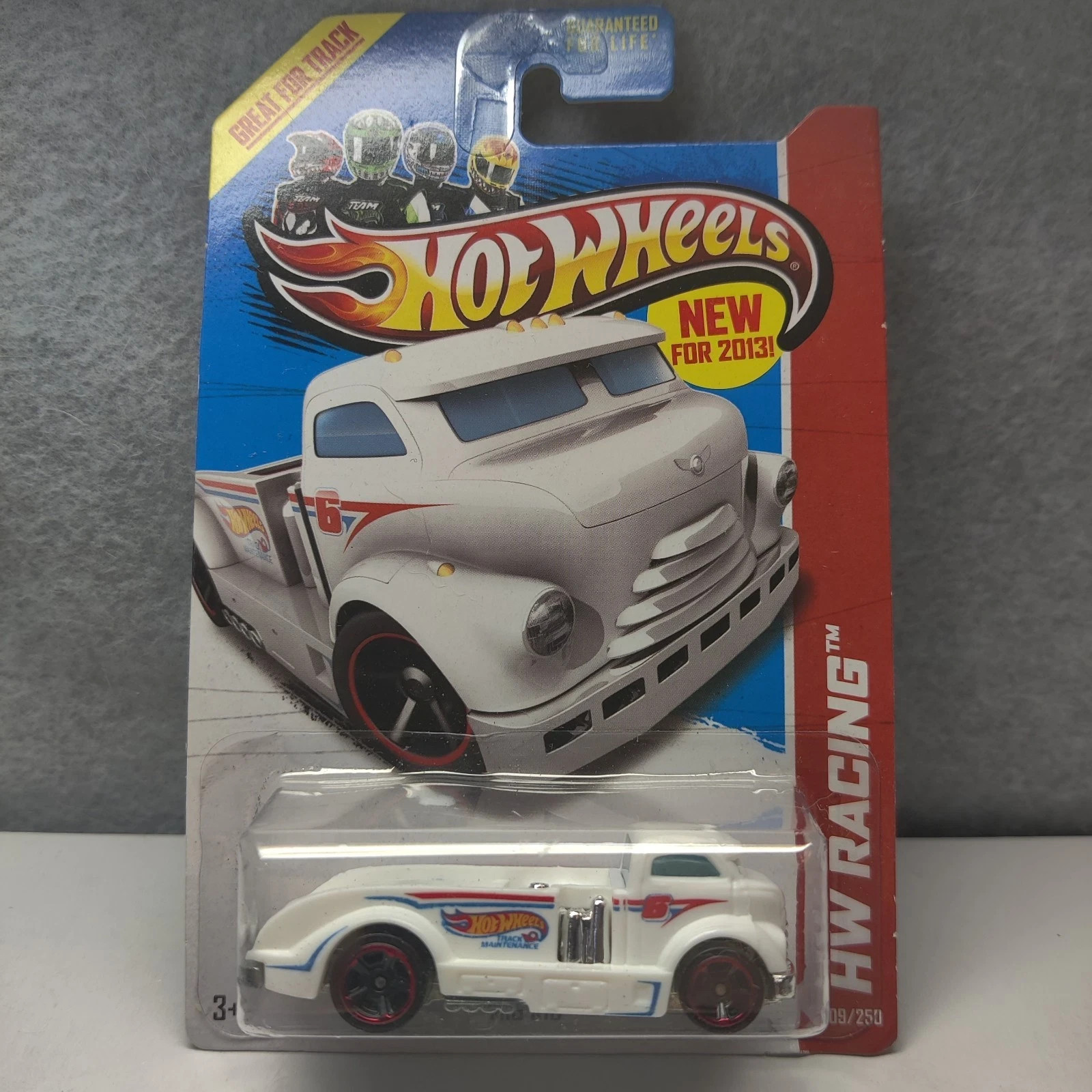 Hot Wheels 2013 Mig Rig White 109/250 on  Nice Card!