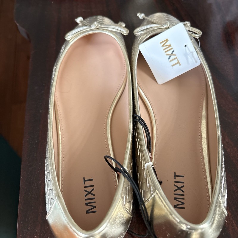 MixIt Women’s Casual Shoes Size 9.5. NWT. Add These Shoes to Your Collection