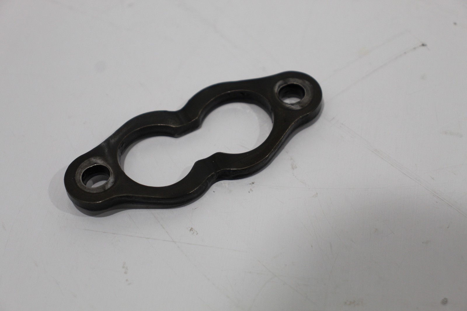 Audi A8 D3 4.2 TDi Diesel Fuel Injector Retaining Plate Bracket 059130216C thumbnail 2