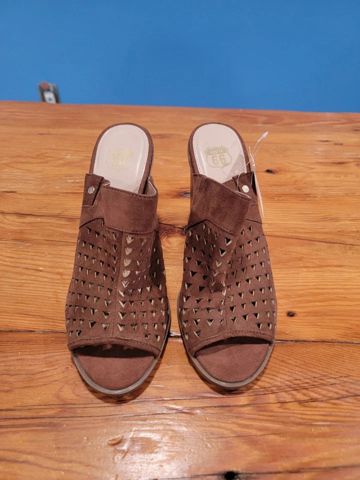 Sandalias perforadas Route 66 ~ Zapatos de tacón bloque de cuero con etiqueta 8M para mujer Foto 2 de 4