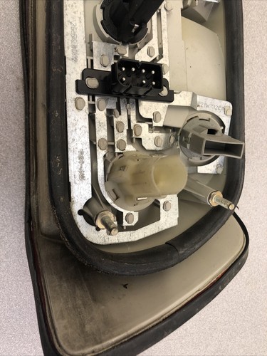 π₯π₯1995-1999 BMW E36 Rear Left Driver Side Tail Light Assembly OEM Damaged - Picture 9 of 10