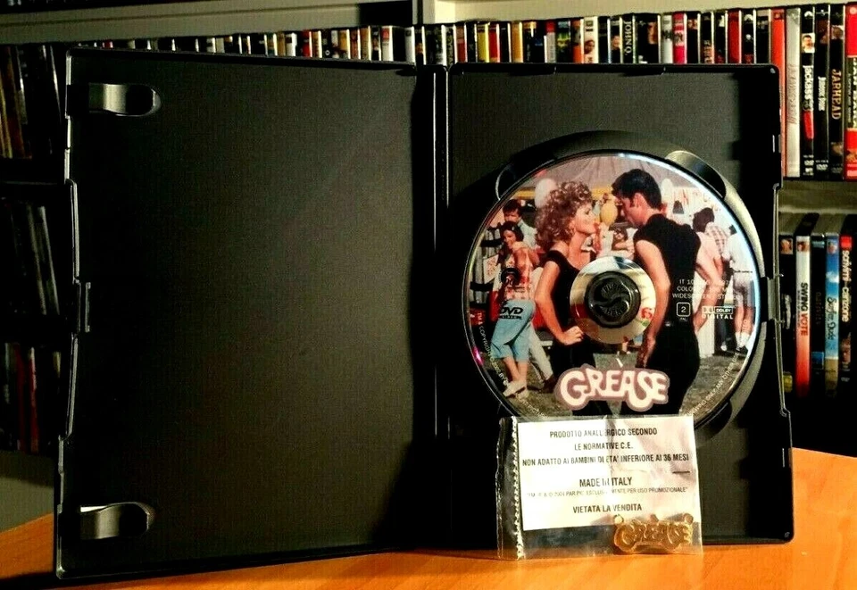 GREASE (1978) EDIZIONE SPECIALE DA COLLEZIONE COFANETTO E DVD OTTIME CONDIZIONI - Immagine 4 di 4