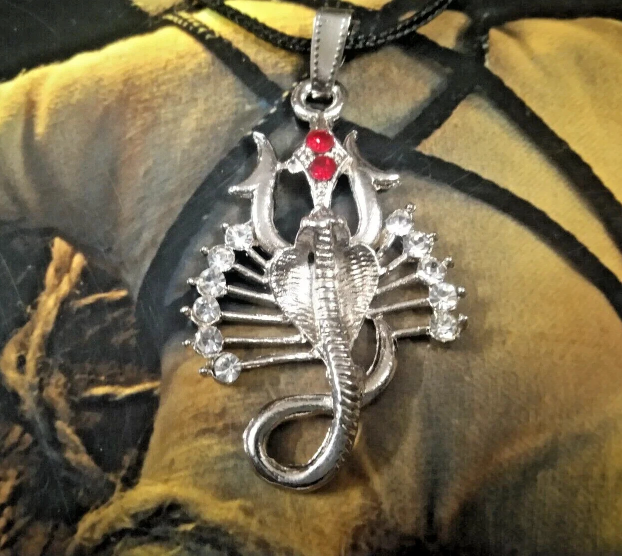 Love Control Vashikaran Amulet – Aghori Hypnotism & Attraction Power