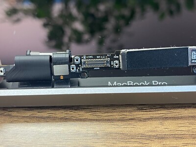 Original Apple Macbook Pro 15