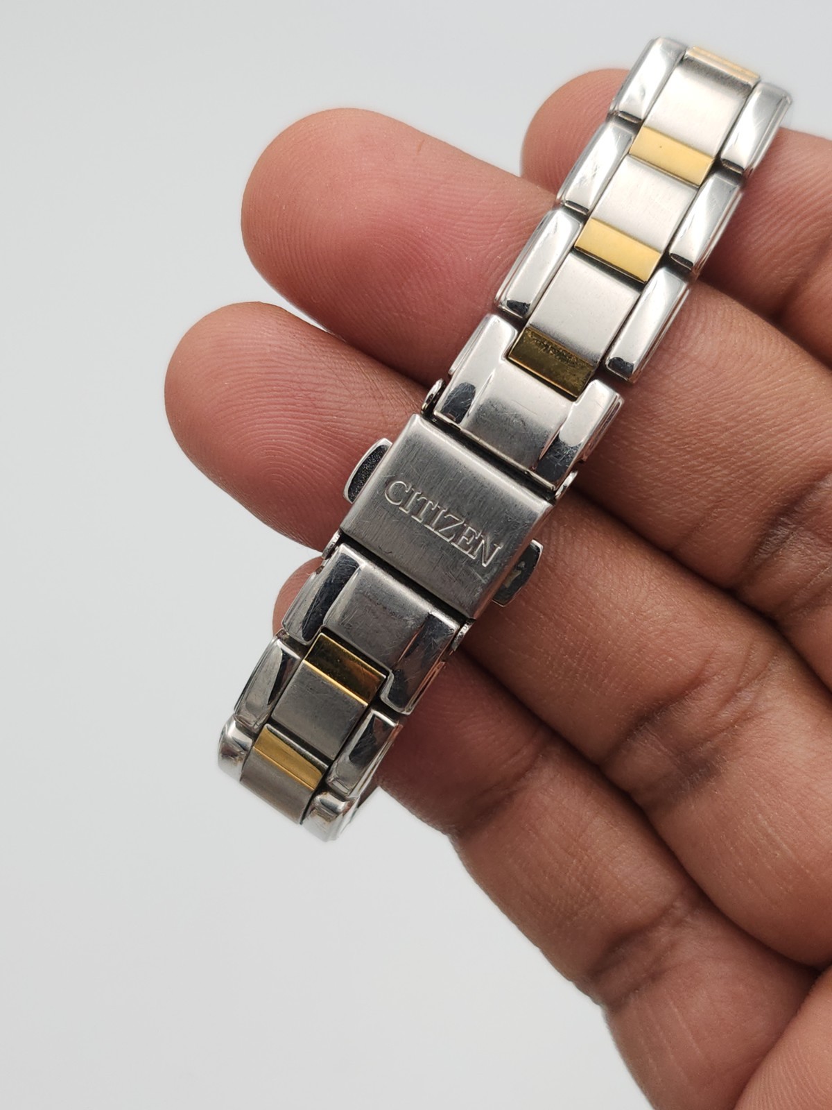 Citizen Eco-Drive Diamond Bezel Two-Tone Bracelet Mother Of Pearl Dial Date 100m image 10