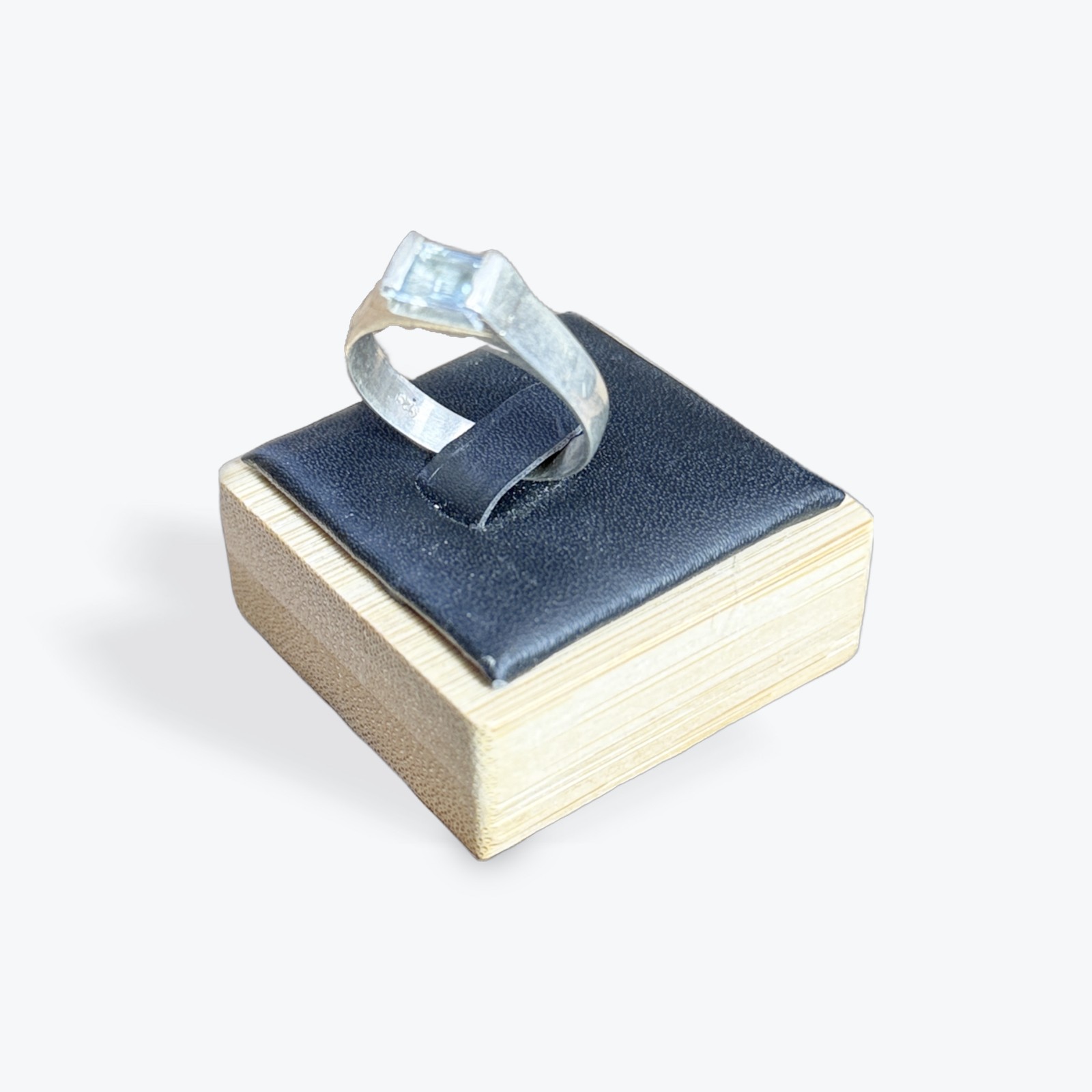 Bague topaze bleu véritable et serti semi-ouvert en métaux précieux durables