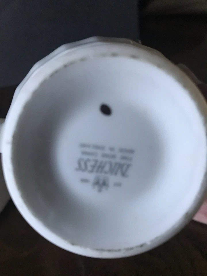 Dutchess Fine Bone China Roses Tea Cup and Dish Made In England Gold Trim - Image 4 of 4