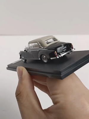 聖平 1/64 GFCC Mercedes 300D 白 黒 2台 聖平 1/64 GFCC Mercedes 300D 白 黒 2台 GFCC 1/64 Scale Mercedes