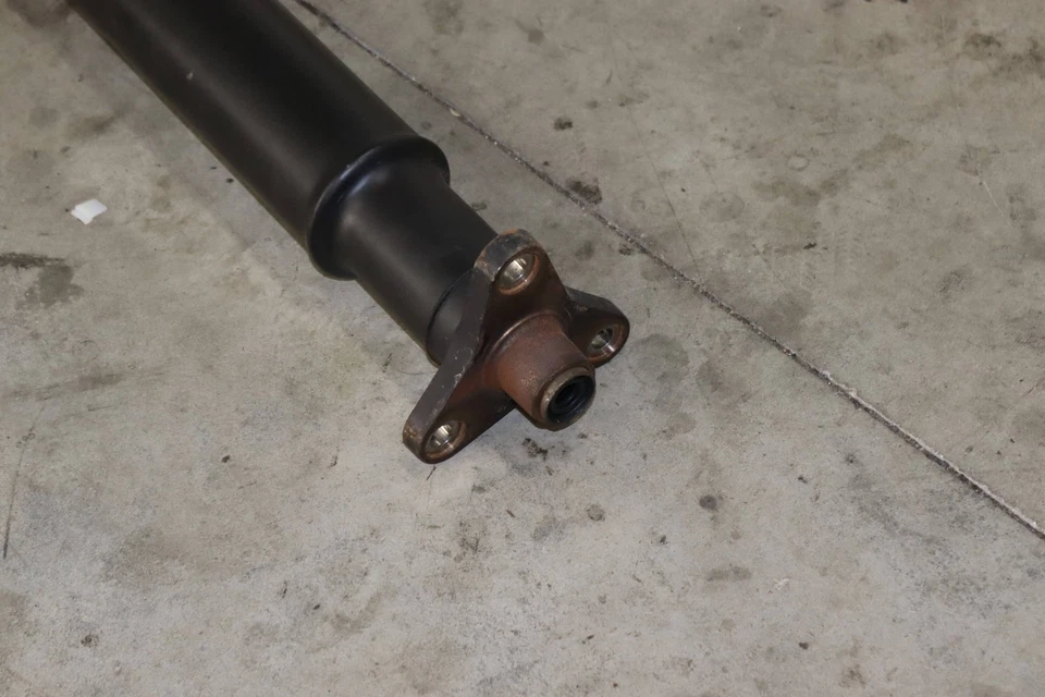 2010-2012 BMW 750LI XDRIVE 4,4 л - задний приводной вал / пропеллерный вал 7563497 - Изображение 4 из 4