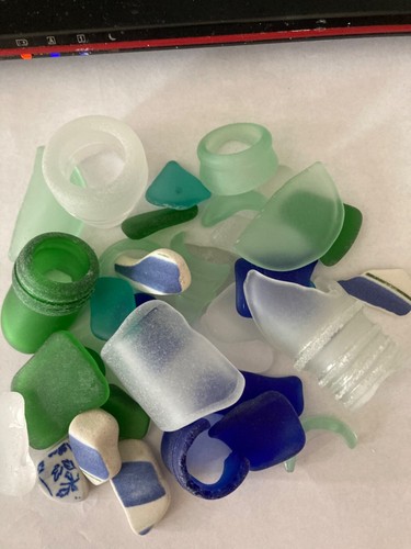 BULK OF CULTURED TUMBLED SEA GLASS AND POTTERY - Picture 3 of 3