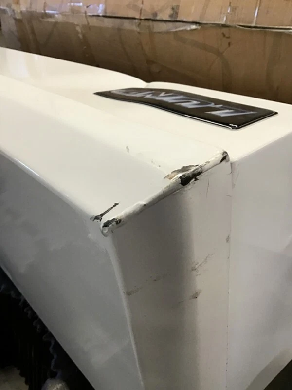 Caja de herramientas Lund Universal Steel Specialty Truck 70" recubierta de polvo blanca 86772 Foto 3 de 4