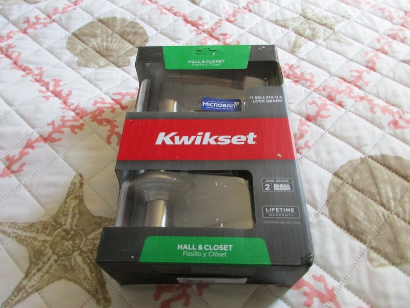 Kwikset Tustin Hall and Closet Door Lever Lock Satin Nickel 97200-777