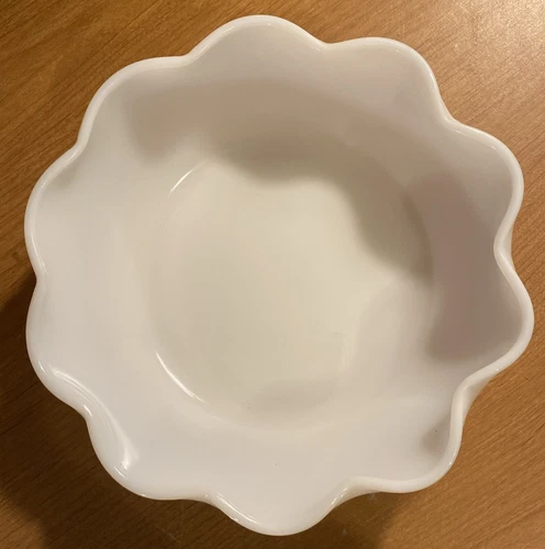 Vtg 7.25" Textured Milk Glass Serving Bowl w Scallopped / Ruffled Edge