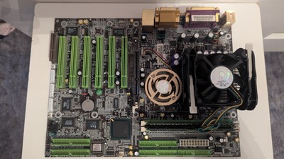 Chaintech Zenith  9EJS1-00ZCC mit Intel Celeron 2,8 und 2x512MB Ram Sockel 478