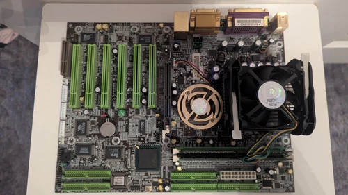 Chaintech Zenith  9EJS1-00ZCC mit Intel Celeron 2,8 und 2x512MB Ram Sockel 478