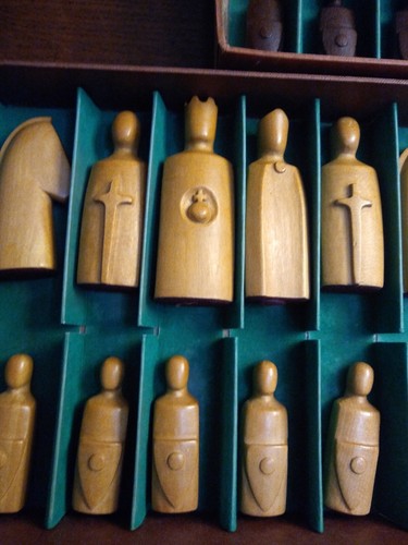ANRI Elsinore Chess Set - Picture 6 of 23