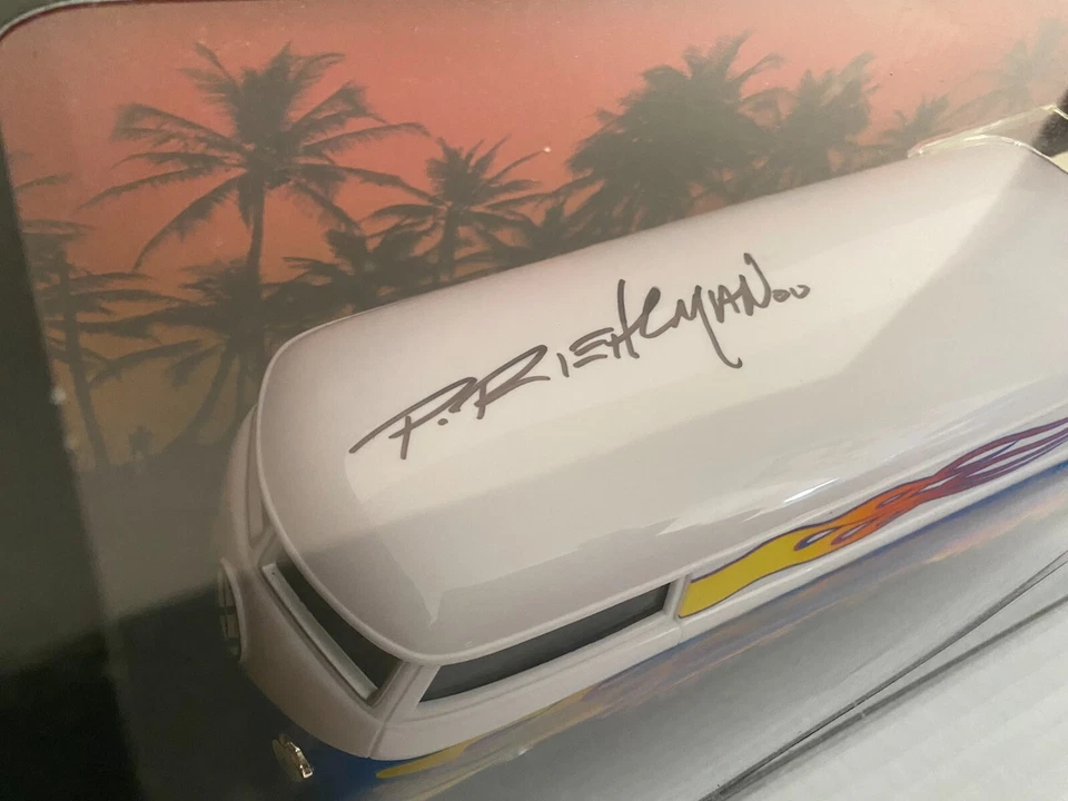 HOT WHEELS 14th ANNUAL CONVENTION WHITE 1:18 VW DRAG BUS *SIGNED PHIL RIEHLMAN* - Image 4 of 4