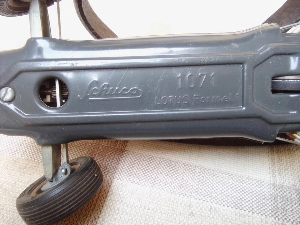 Modellini auto SCHUCO 1017 Lotus Formula 1 + SIMEX M1 20 - Immagine 3 di 4