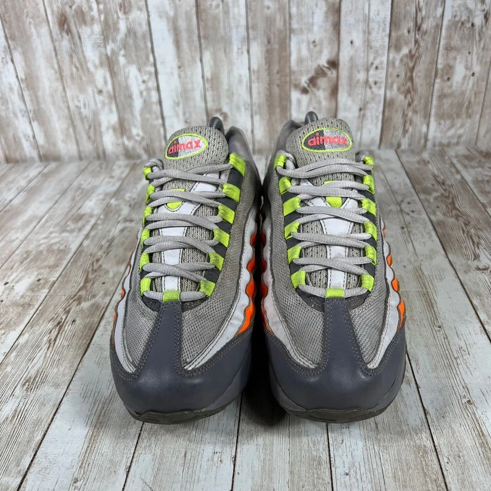 Nike Air Max 95 Tenis Neón Naranja Voltio Gris Atlético Niños 7 Mujeres 8.5 Foto 4 de 4