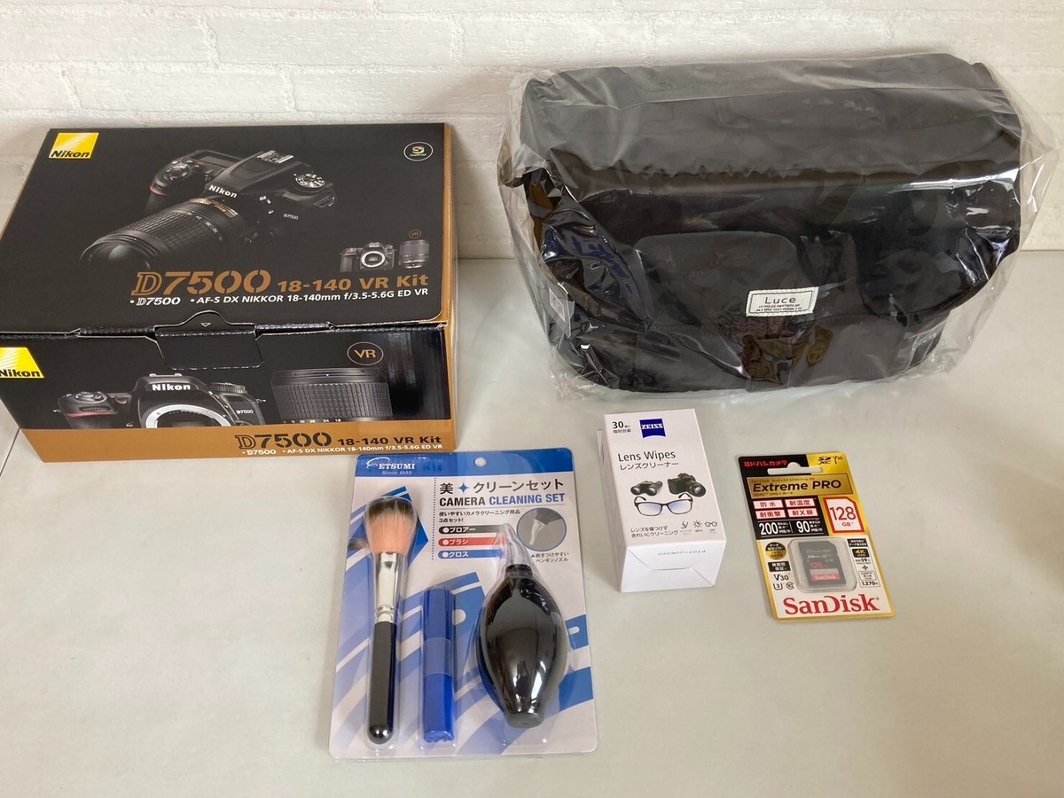 フォクシー デイジーブローチ お花 ビジューグリーンVERY美人百花 滝沢