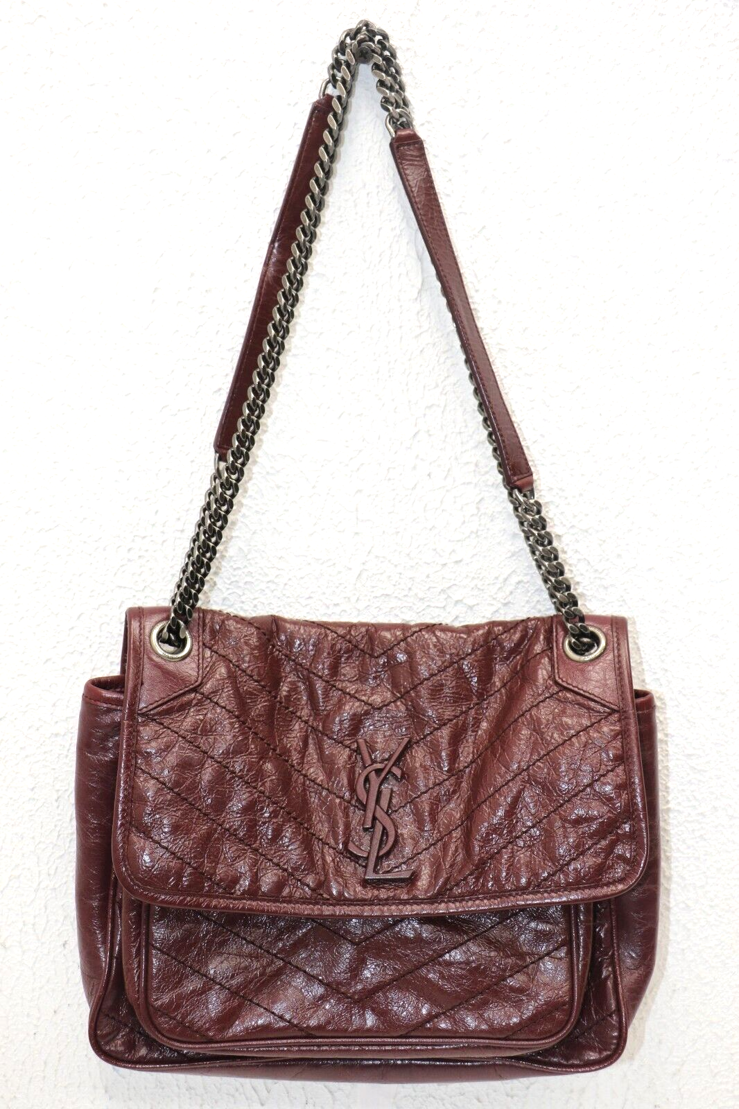 Borsa YSL Saint Laurent media Niki catena patta Chevron pelle arricciata bordeaux