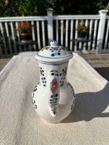 Tichelaar Makkum Hand Painted Delft Ceramic Lidded Pitcher - Picture 4 of 7