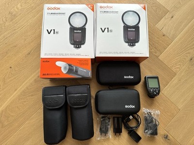 2x Godox V1N KIT + 2x AK-R1 + X Pro N Transmitter Nikon Z Blitz Set