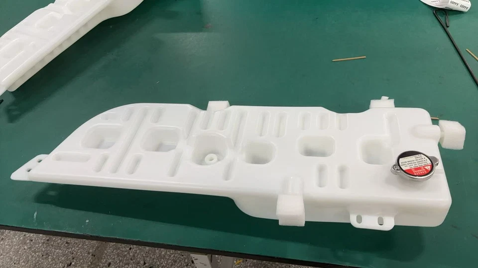 Depósito de recuperación de refrigerante de radiador para 00-05 Ford F650 F750 F160031 F81Z8A080AA Foto 2 de 4