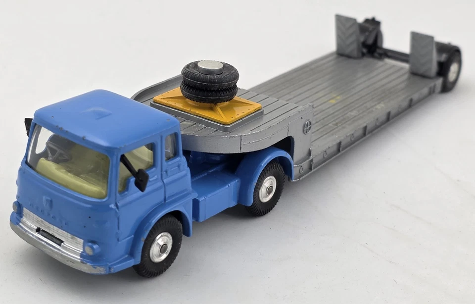 Juego de regalo de juguetes Corgi años 60 27 portamaquinaria Bedford Unidad Priestman Cub Pala Foto 3 de 4