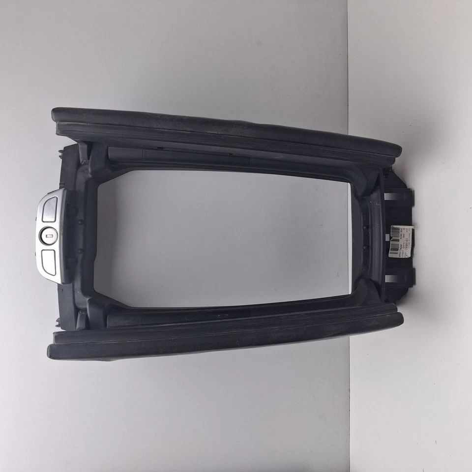 2012-2018 BMW 6 F06 Armrest 105057786C - Image 3 of 4