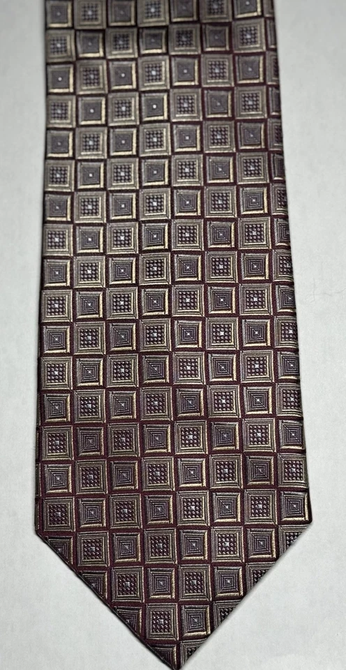 Gravata Preppy Vintage Joseph and Fiess, Vermelha, Dourada Estampa Geométrica Business - Imagem 2 de 3