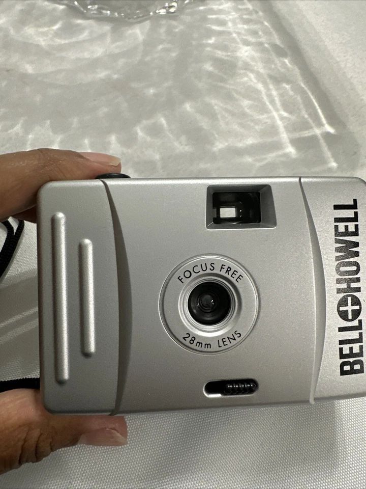 BELL & HOWELL Point And Shoot 35MM FILM Camera "FOCUS FREE" 28MM Lens with Strap - Image 4 of 4