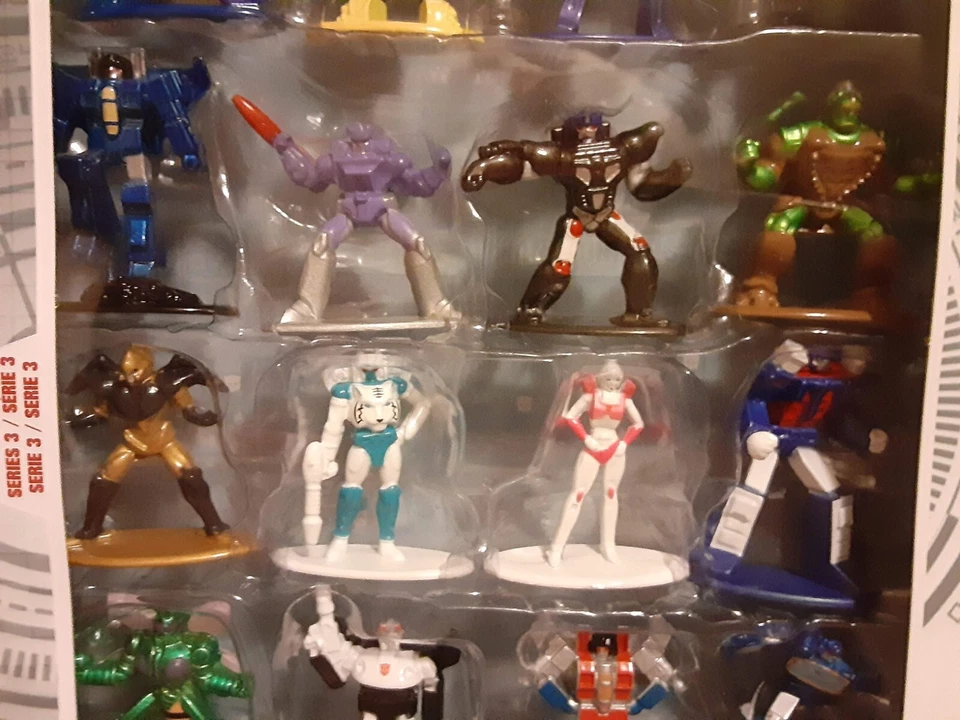 NUEVO - JADA - 18 NANO FIGURAS DE METAL - SERIE 3 - TRANSFORMERS GOLD PRIME Y SOUNDWAVE Foto 3 de 4