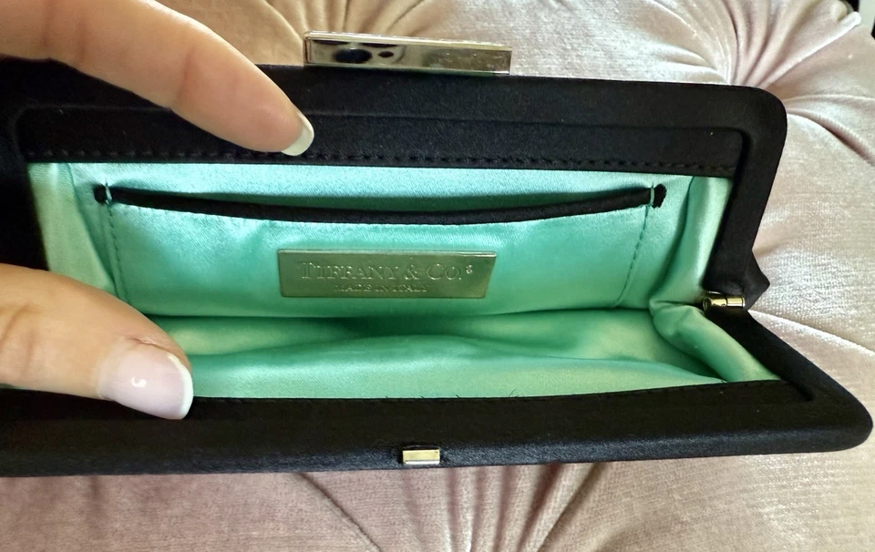Tiffany&Co. Mini bolso sin asas de satén Foto 3 de 4