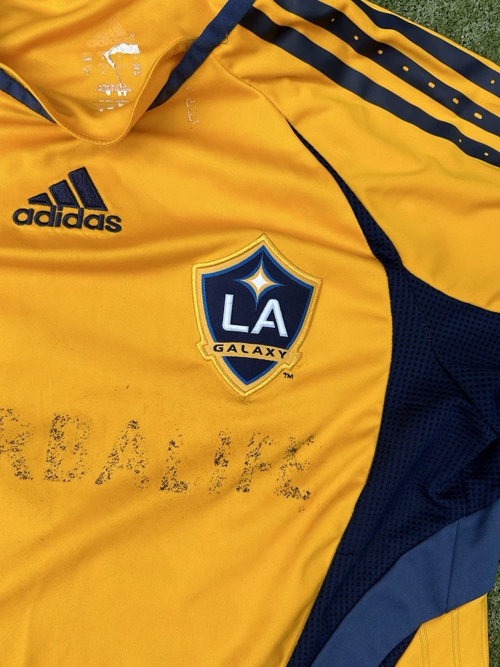 Camiseta de fútbol vintage Adidas LA Galaxy amarilla/azul marino para hombre (est) pequeña Foto 3 de 4