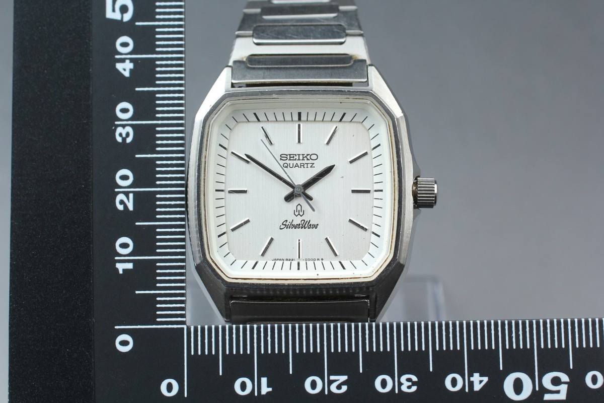 Vintage 1980 Seiko Silver Wave 8221-5000 Tank Dial Quartz Mens