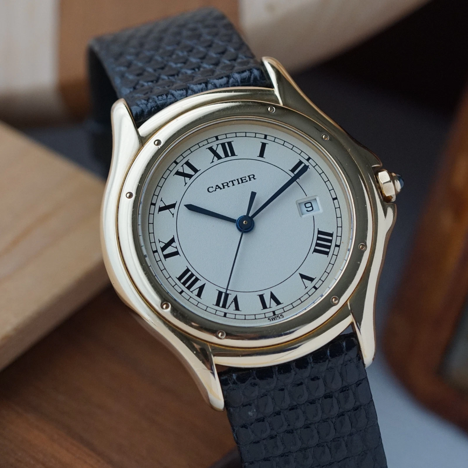 Cartier — Cartier Panthere Cougar 887905 18k Yellow Gold 33mm Quartz 2000s