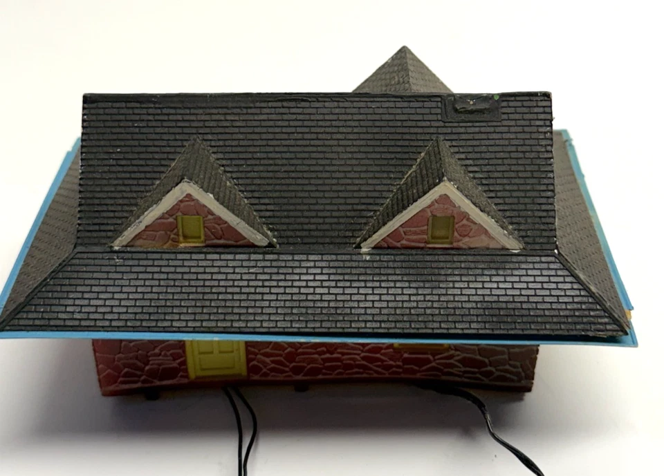Vintage Built Lighted Tyco Ho Scale Passenger Station Model #942 - Image 4 of 4