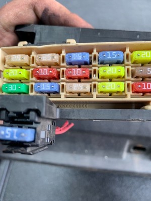 16M23) RENAULT CLIO MK3 /05-09 FUSE BOX PN/ 8200241944 for sale  