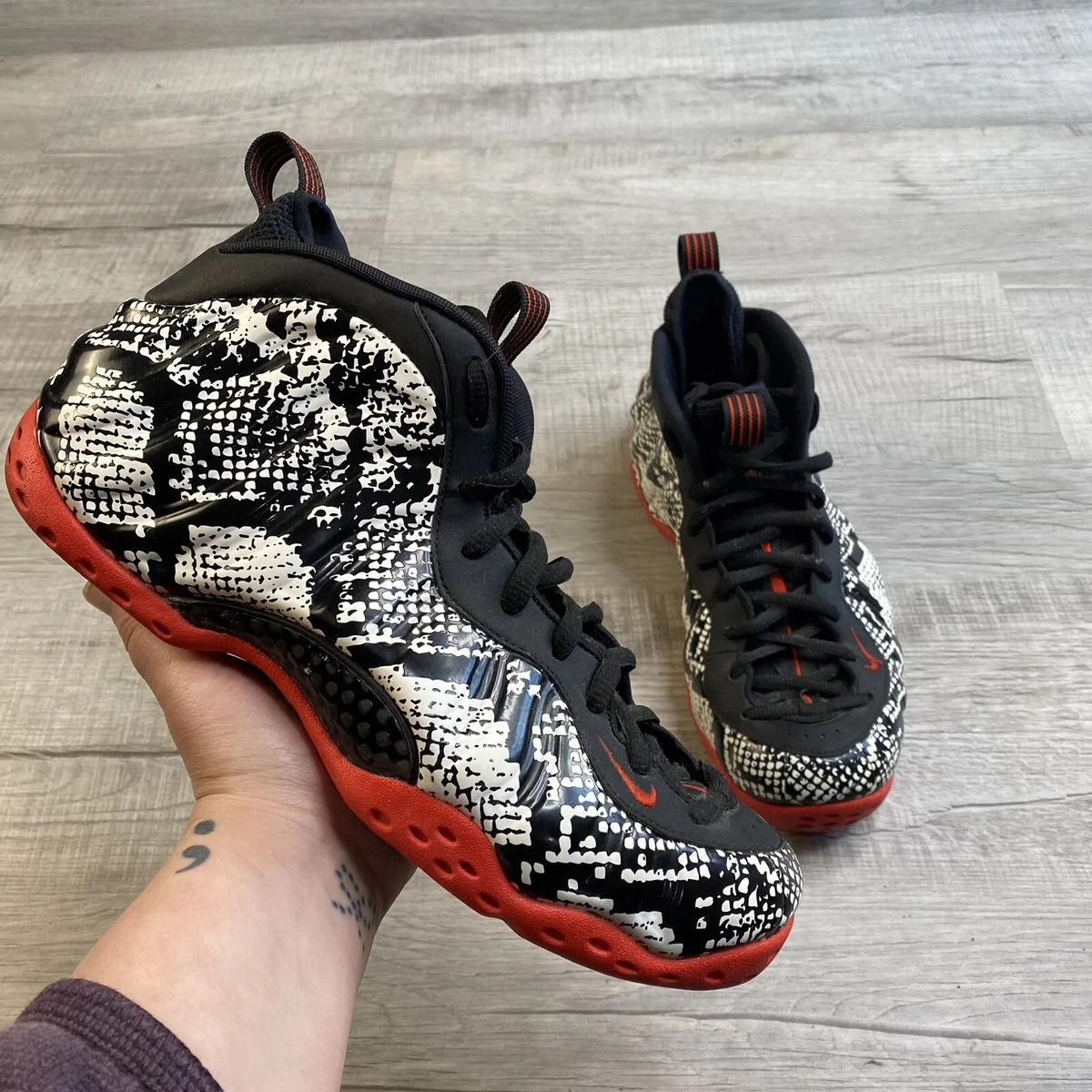 Phone posits best sale sneakers