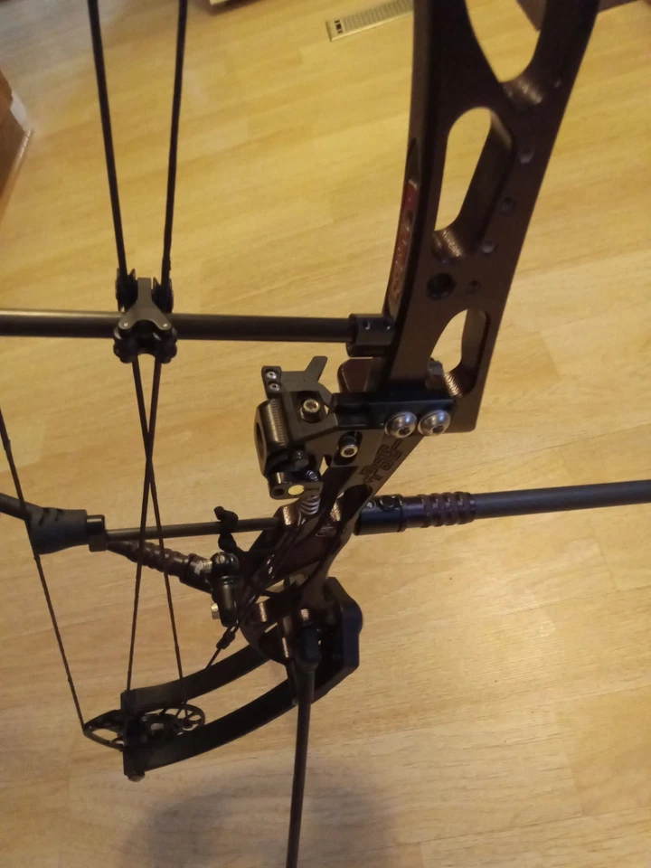 Arco compuesto PSE Supra RTX 37 RH 60 libras Foto 3 de 4