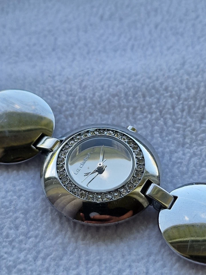 Reloj pulsera de acero inoxidable circular bisel 'diamante' Liz Claiborne para dama Foto 3 de 4