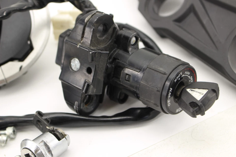 2024 KAWASAKI NINJA ZX6R ZX636 OEM IGNITION LOCK KEY SET GAS CAP AND SEAT Foto 2 de 4