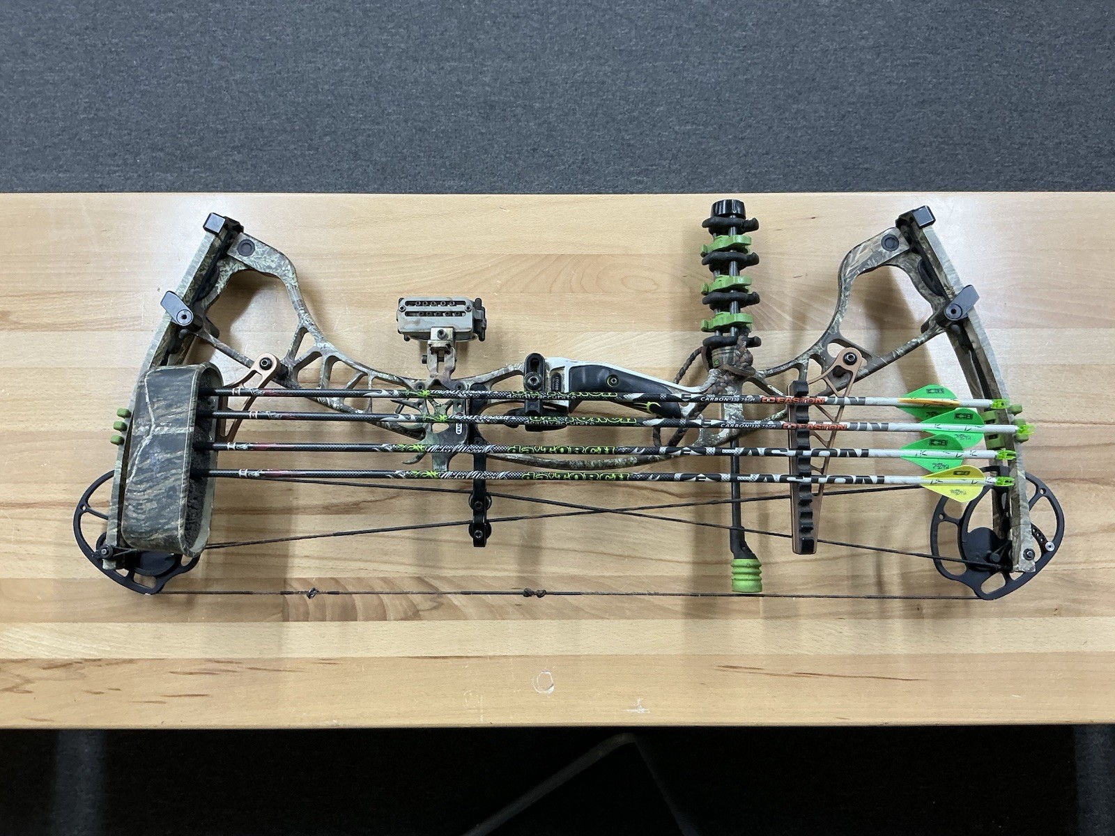 Hoyt Spyder 30 Compound Bow Camo Realtree Pattern Right Hand 70lb 28.5”