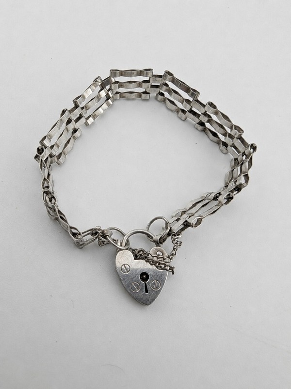 Vintage 1977 Sterling Silver Gate Bracelet Heart Padlock LC London 7.39g
