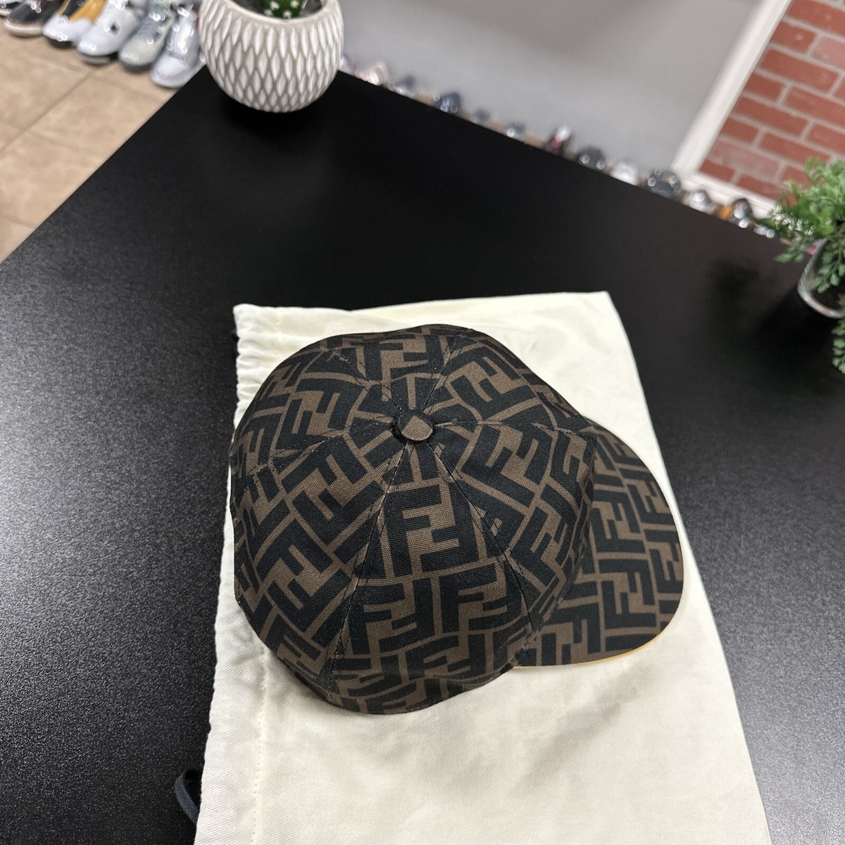 【フェンディ】FF monogram cap FENDI brown Forever FF monogram yellow trim beak baseball