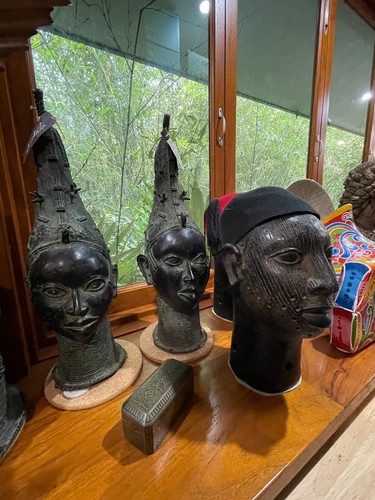 Large Striking, Genuine Bronze Benin African Head Sculpture - Picture 5 of 18