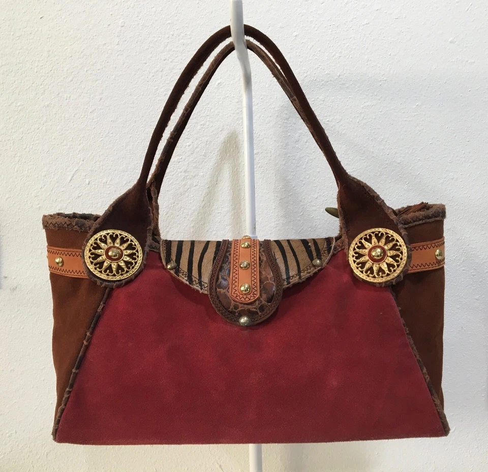 Bolso Cartera Mary Frances Dos Tonos Cuero Adornado Medallones Cuentas Tachuelas Foto 2 de 4