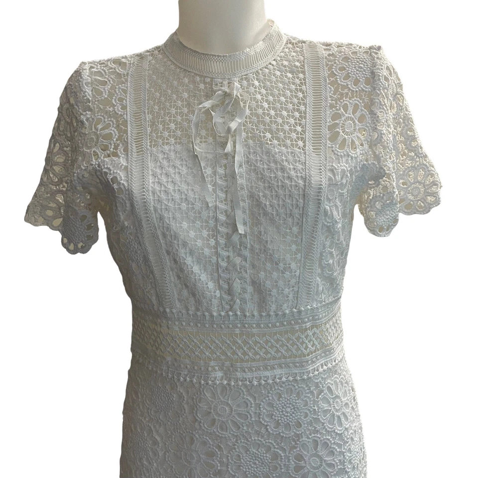 AQUA белый вышитый / кружева оболочка скольжения платье, ворота с короткими рукавами sz M - Изображение 2 из 4