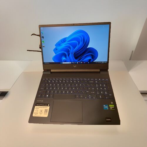 HP Victus 15-fa1093dx 15.6" i5-13420H 32 GB DDR4 512GB SSD RTX 3050 Windows 11 `